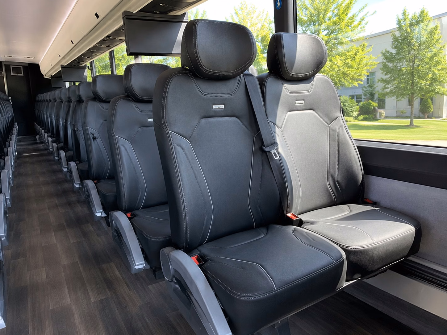 winery wedding shuttles along the blue ridge in roanoke virginia